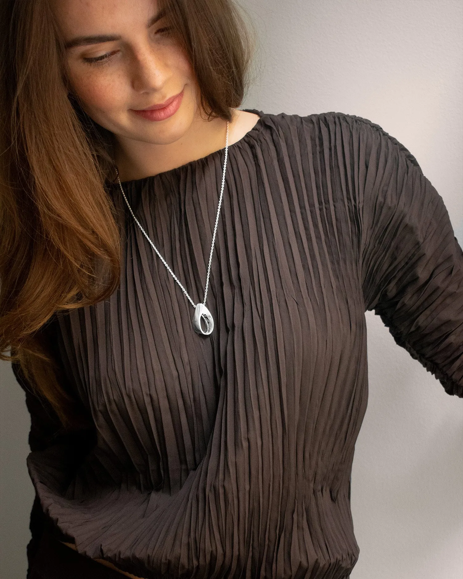 Aqua swirl necklace silver