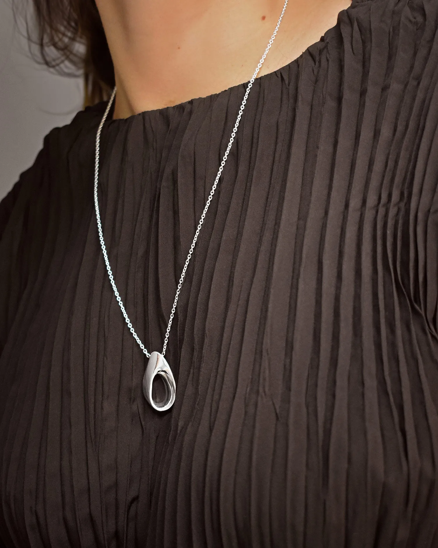 Aqua swirl necklace silver