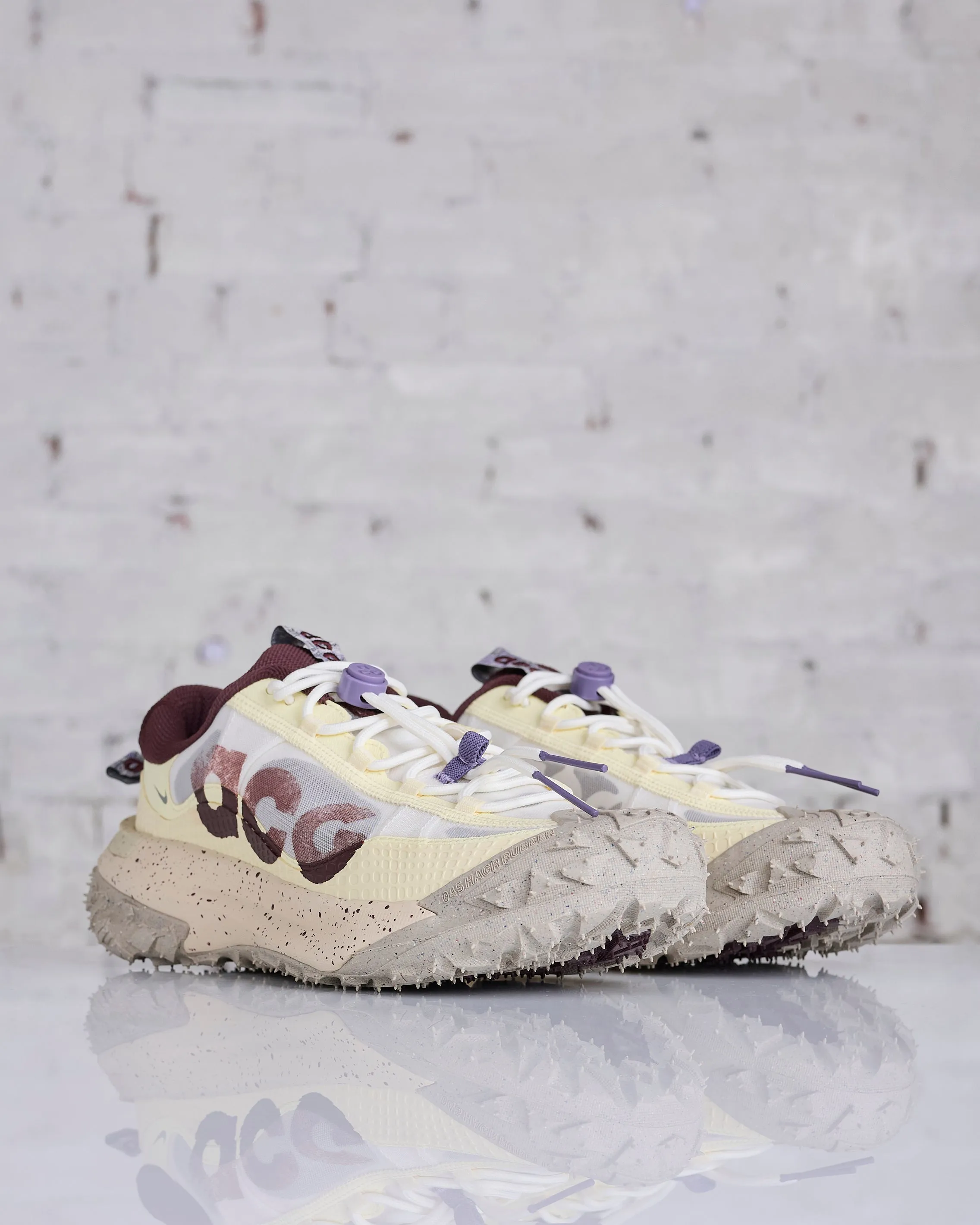 Nike Men's ACG Mountain Fly 2 Low Sail Earth-Sanddrift-Vapor Green